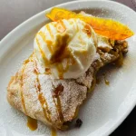 Strudel de manzana con helado de crema