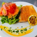 Filet de trucha despinada grillé con guarnición